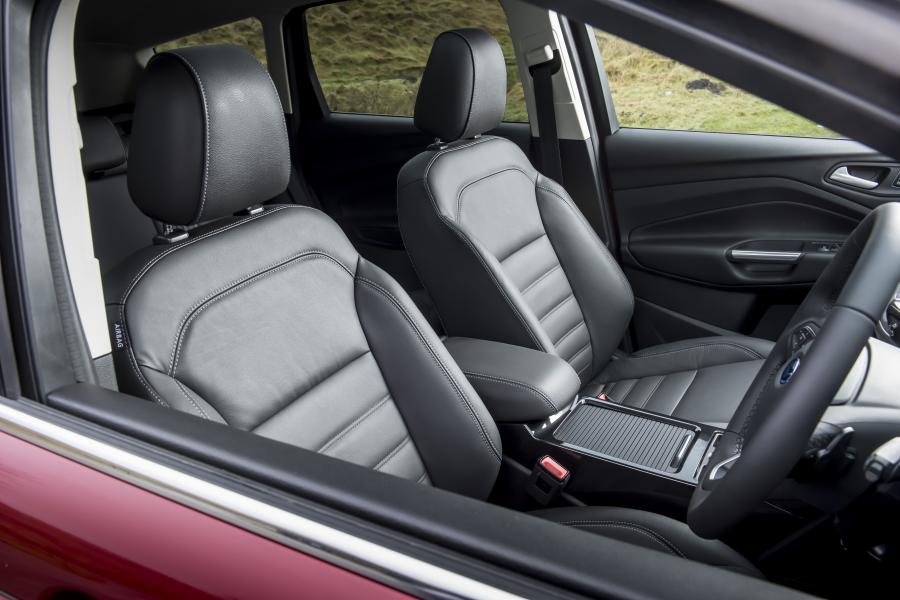 Интерьер Ford Kuga 2017 года  (UK) (фото 49 из 60)